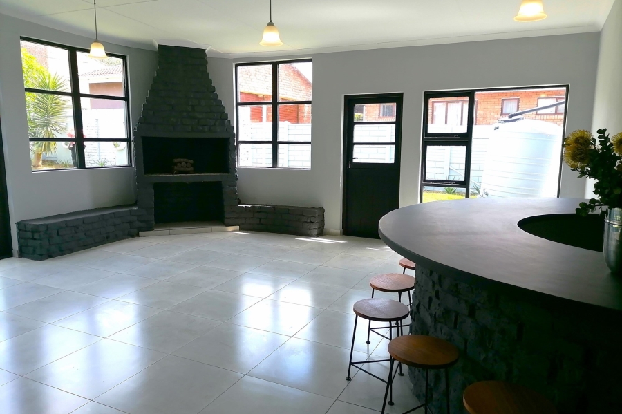 5 Bedroom Property for Sale in Stilbaai Wes Western Cape